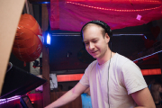 SingleParty_25